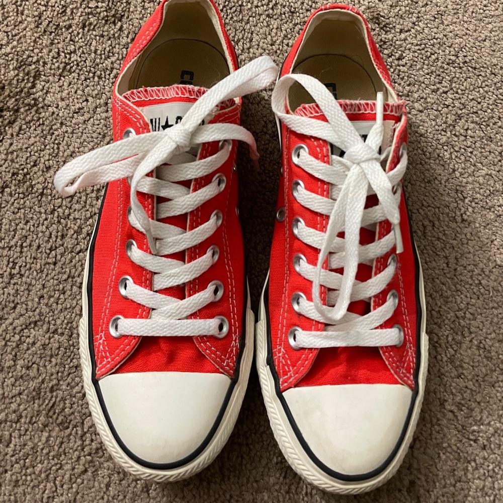 Orange/reddish converse